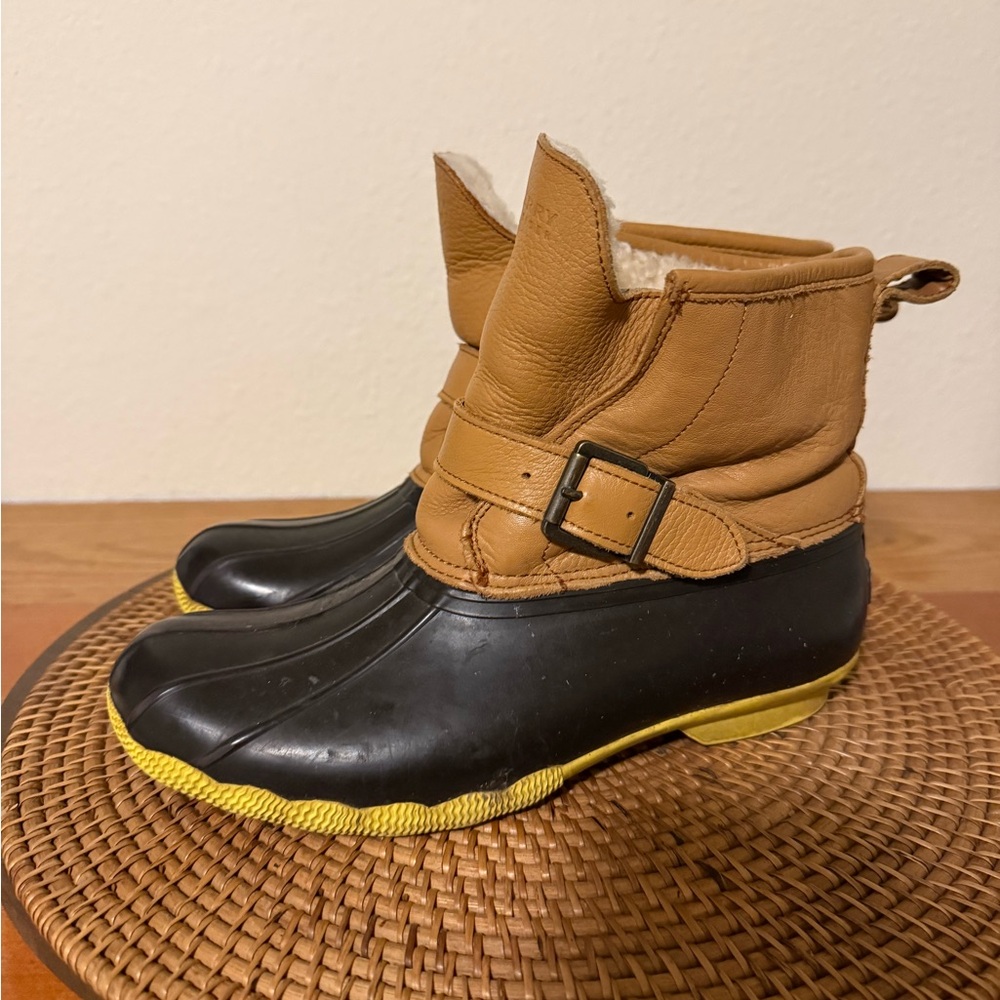 Sperry Women's Fur Lined Boot Interior in Cream and Tan Vinage